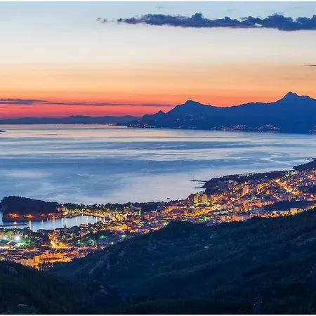 Guest house The Location In Makarska,free P, Option Bikes