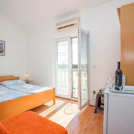 ゲストハウス The Location In Makarska,free P, Option Bikes マカルスカ